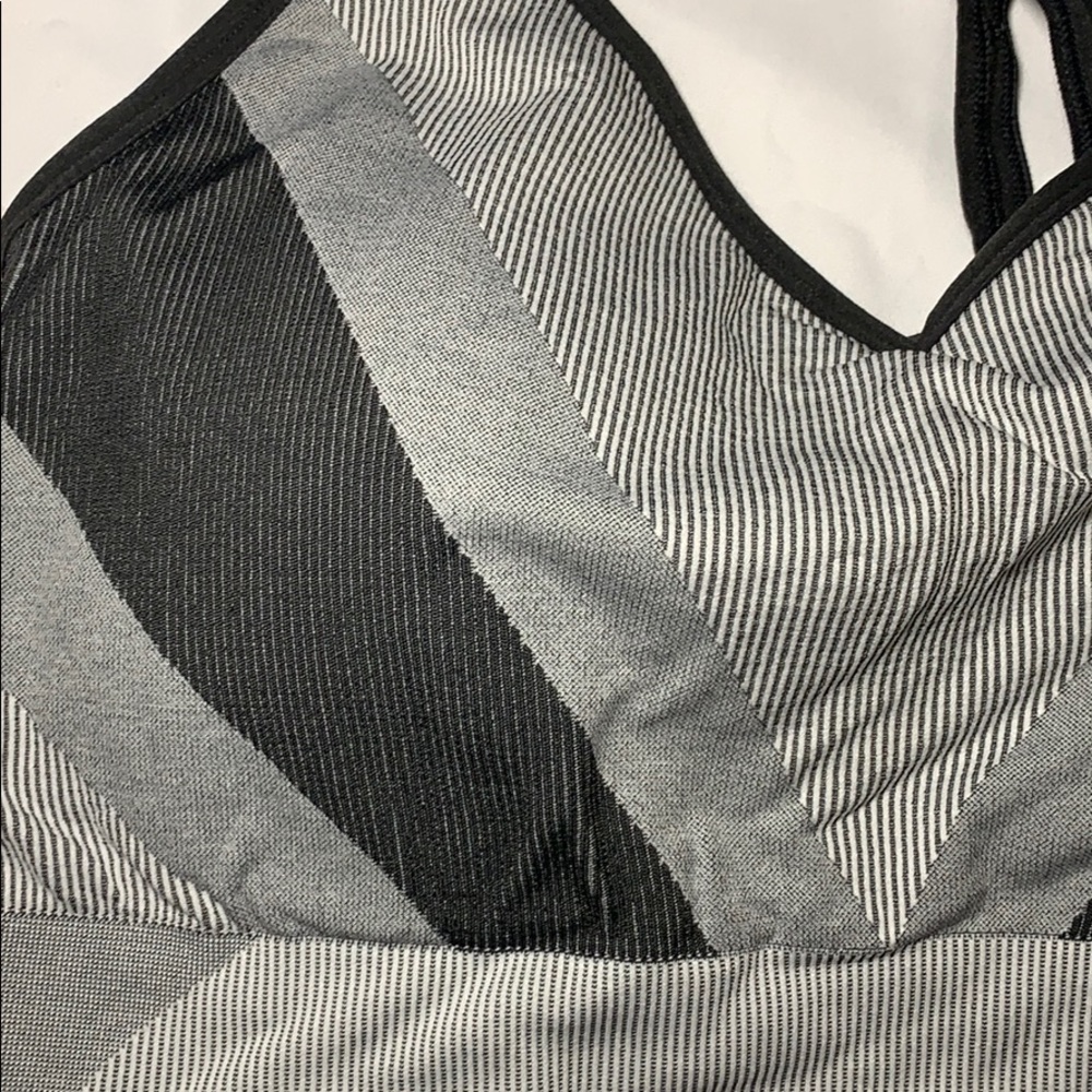 Sports bra - Picture 2 of 5